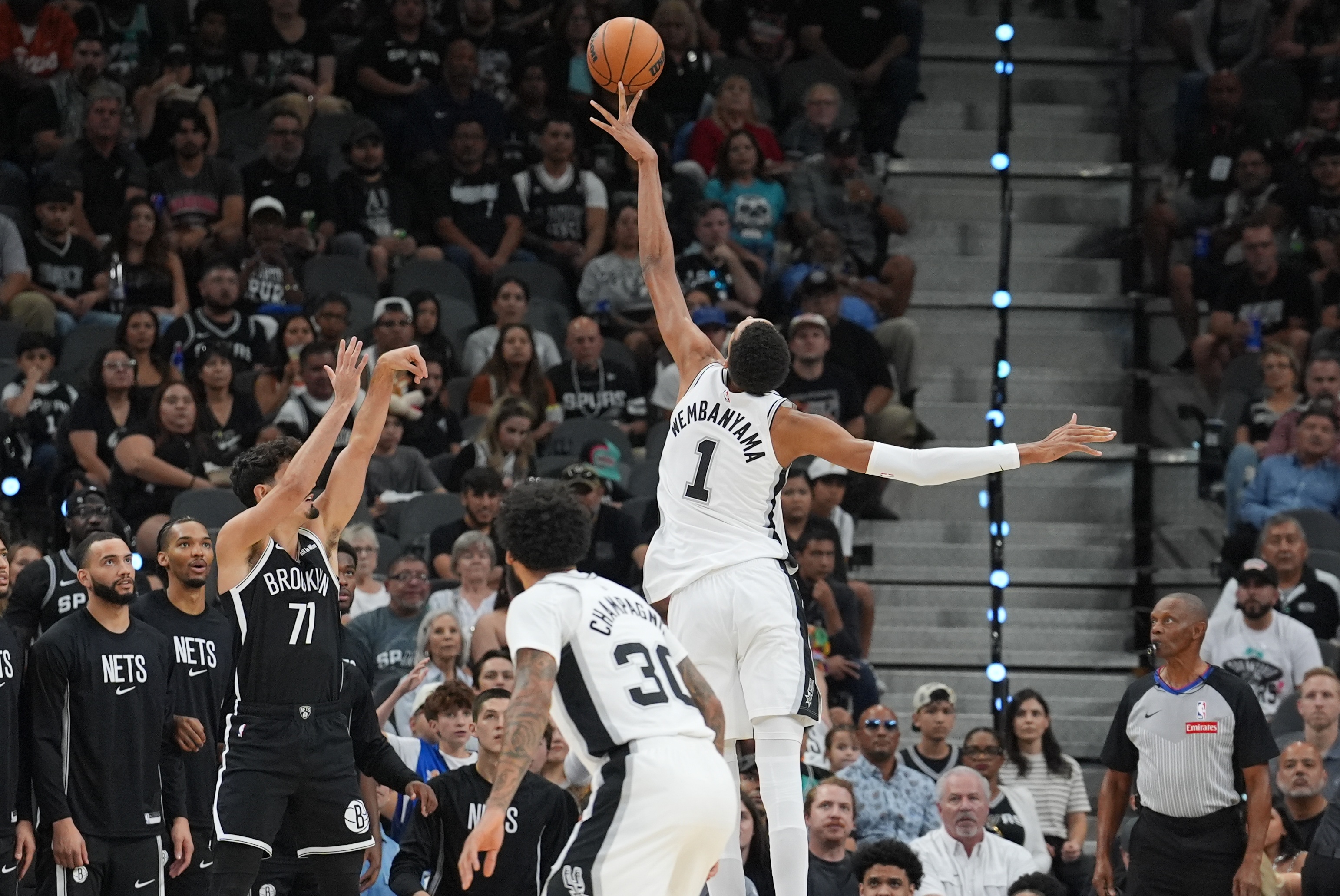 开云官方网站-本赛季至今马刺球员正负值榜：尚帕尼+257第1 文班第2 瓦塞尔第3